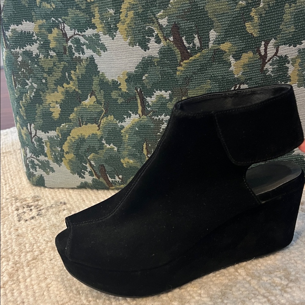 Chocolat blu suede wedge